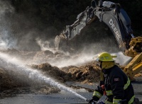 Le feu ronge son foin